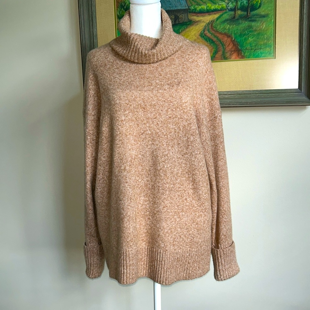Old Navy Cozy Gold-Tan Knit Turtleneck Sweater. Oh so soft. Great shape. Size M